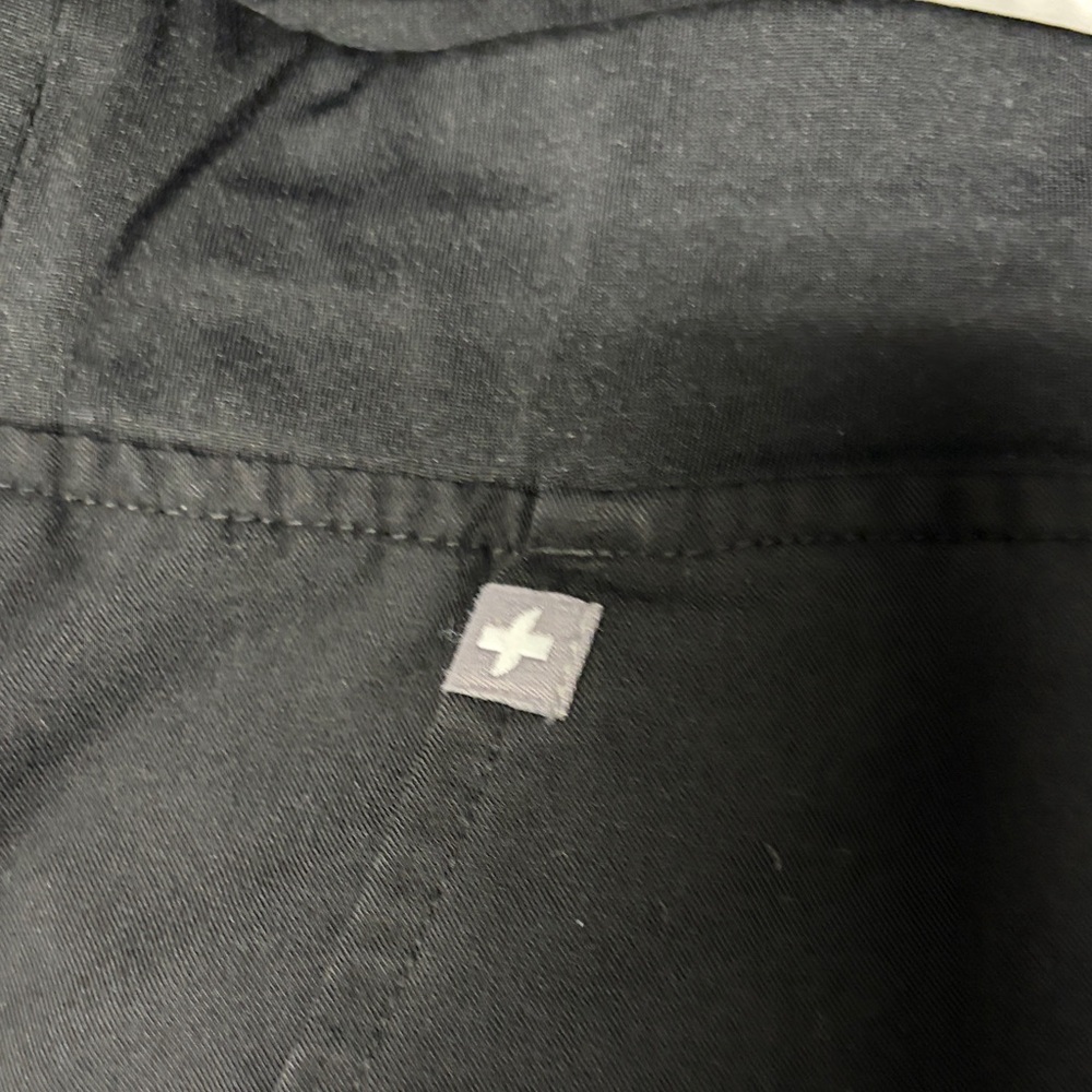Figs Women's Black Jogger scrub pants - Picture 2 of 4